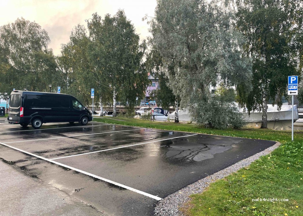 (184 40) Åkersberga - 12 Båthamnsvägen — foto