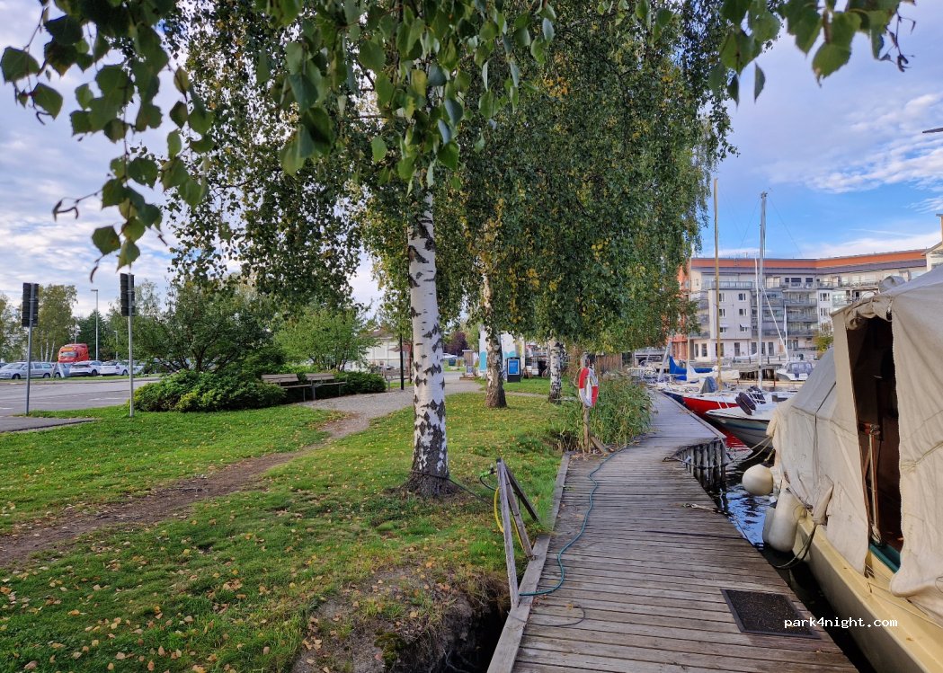(184 40) Åkersberga - 12 Båthamnsvägen — foto 2
