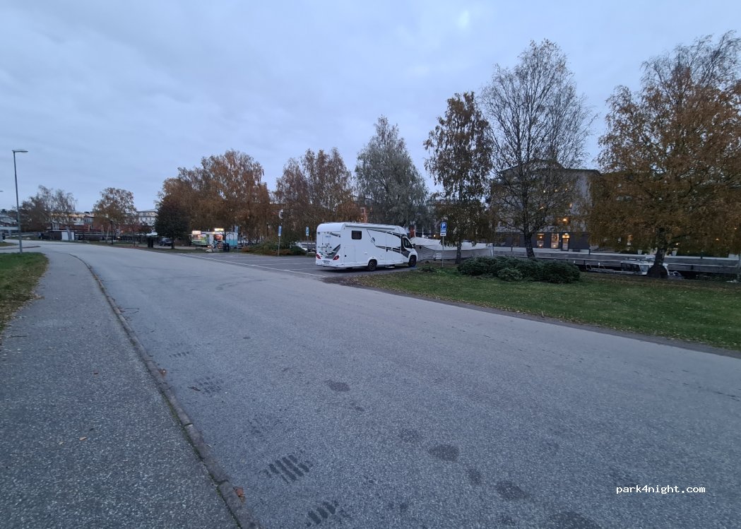 (184 40) Åkersberga - 12 Båthamnsvägen — foto 3