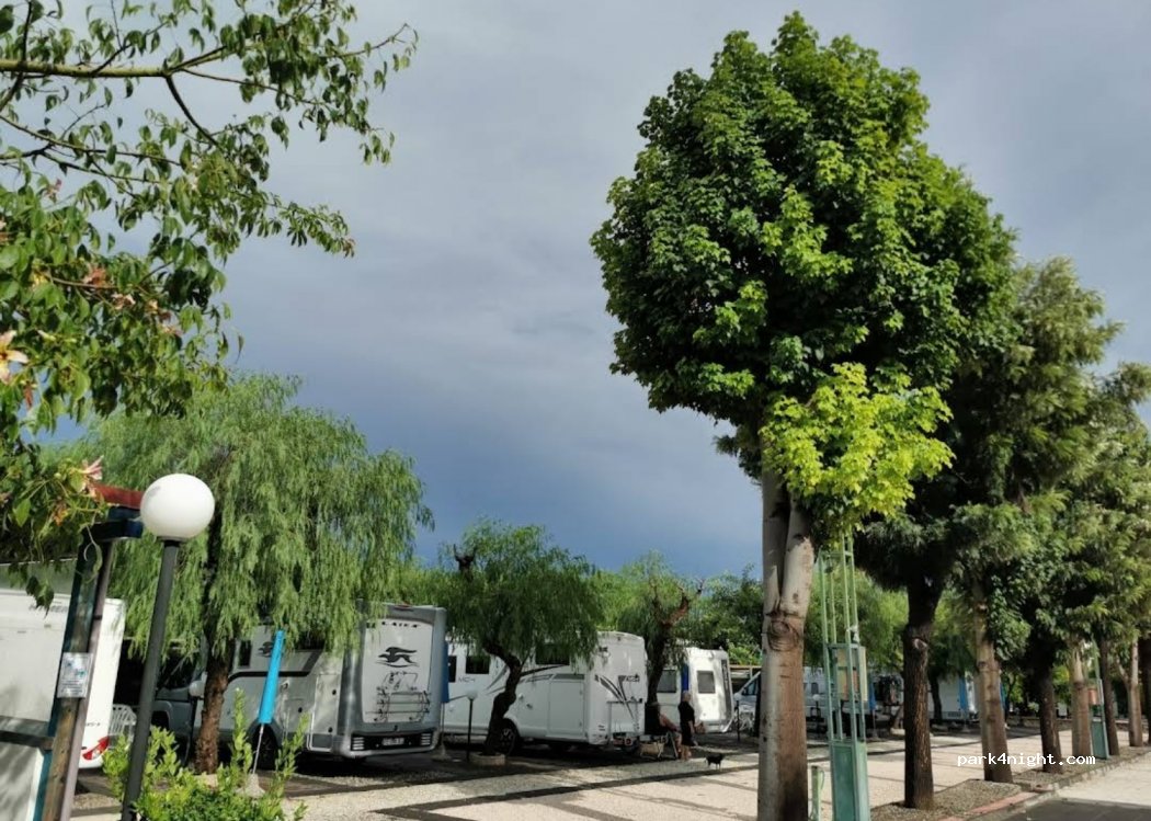 Area Camper Parking Lagani — foto