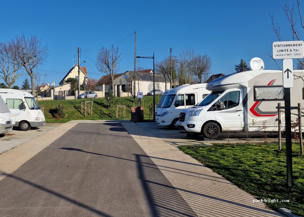 Aire de camping-cars de Pacy-sur-Eure — foto 2