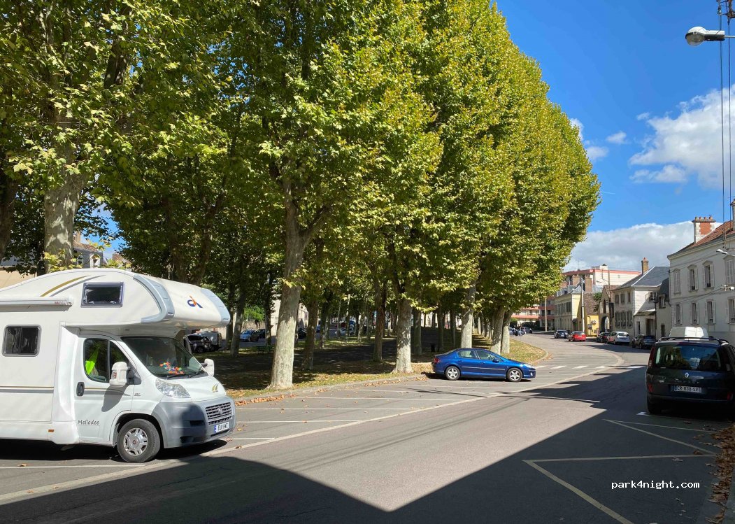 (89100) Sens - 46 Boulevard du 14 Juillet — foto