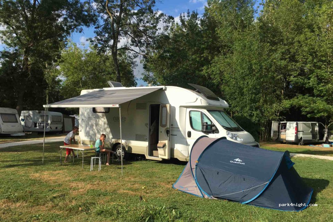 Le Camping Du Petit Bonheur — foto