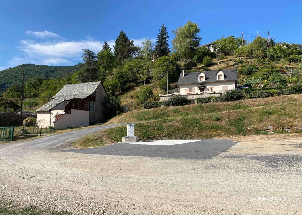 (12140) Entraygues-sur-Truyère - Chemin du Val de Saure — foto