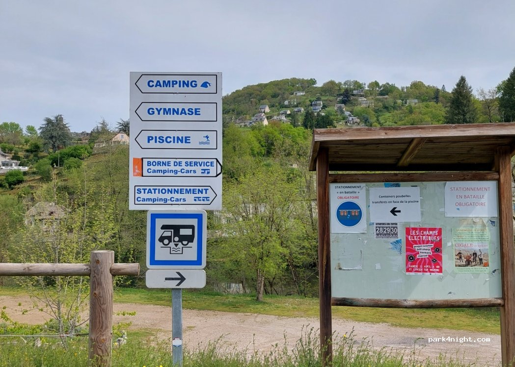(12140) Entraygues-sur-Truyère - Chemin du Val de Saure — foto 2