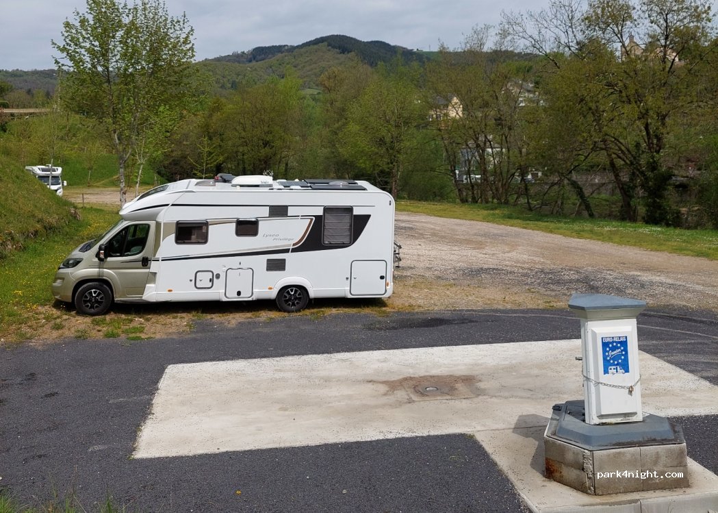 (12140) Entraygues-sur-Truyère - Chemin du Val de Saure — foto 3