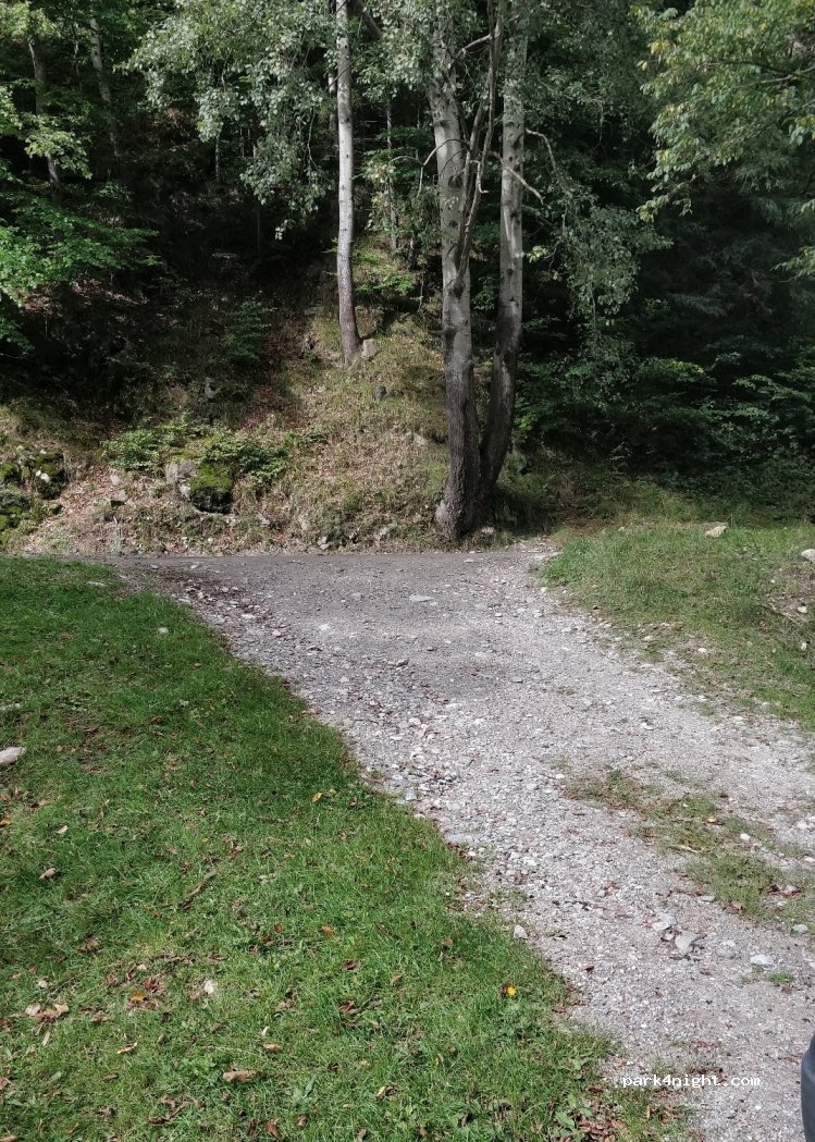 (117543) Slatina - Unnamed Road — foto