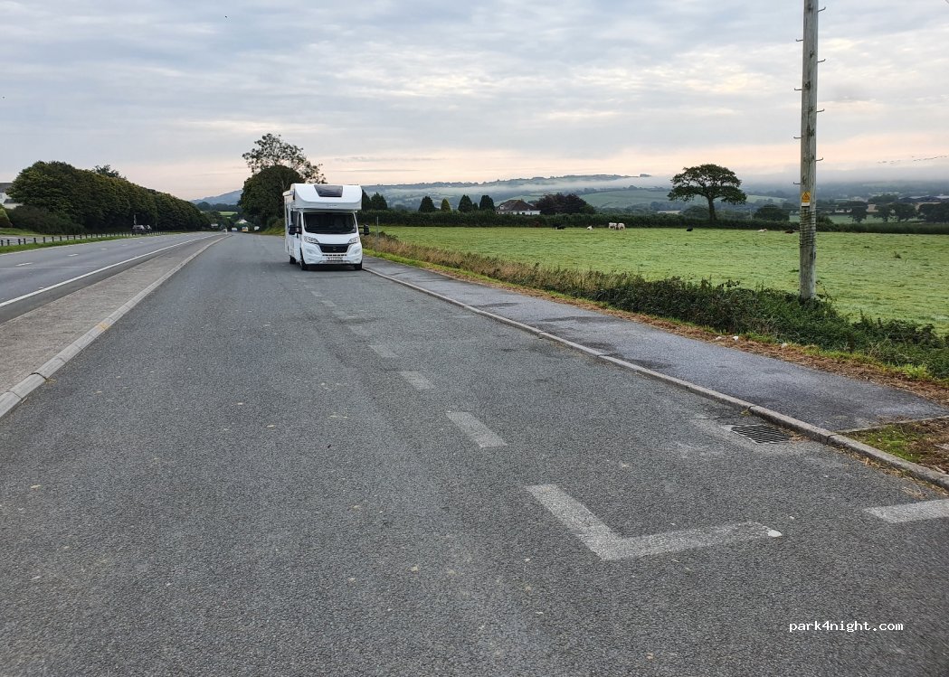 (SA33 4NA) Carmarthen - A40 — foto