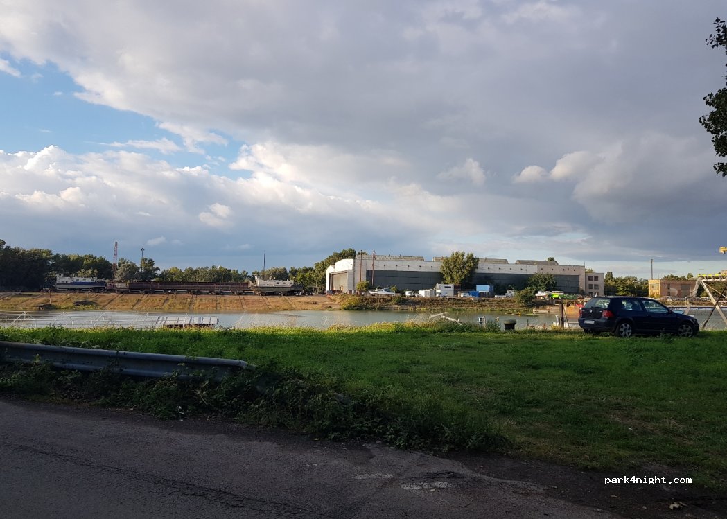 (821 07) Ružinov - Unnamed Road — foto