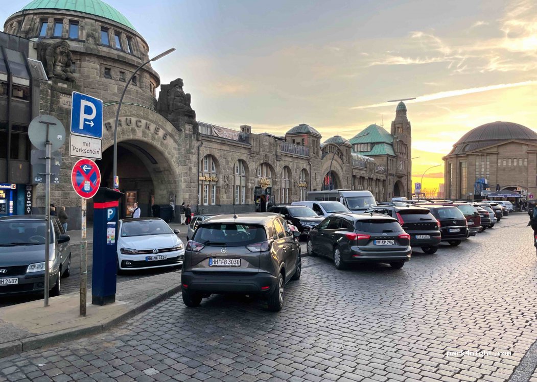 (20359) Hamburg - 5 Bei den Sankt Pauli-Landungsbrücken — foto 2