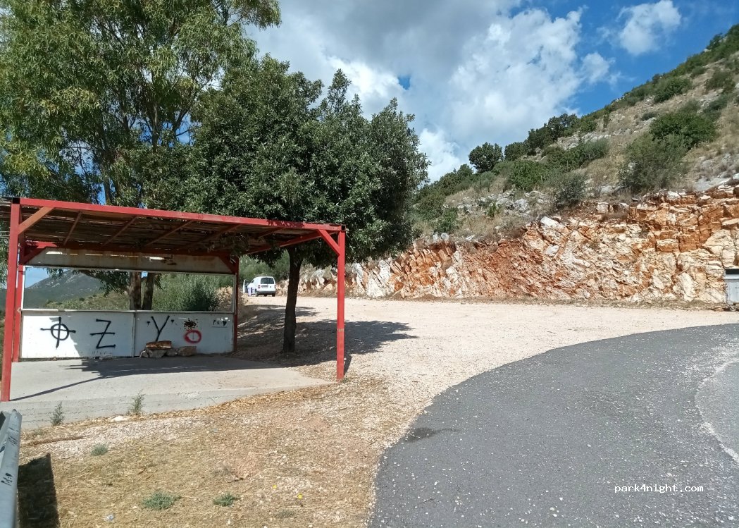 (246 00) Maniaki - Epar.Od. Petritsiou-Raftopoulo — foto 3