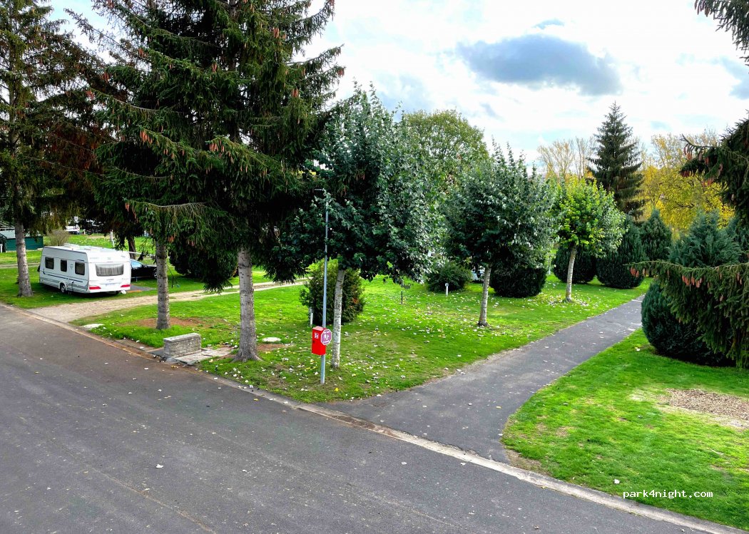 KNAUS Campingpark Frickenhausen — foto