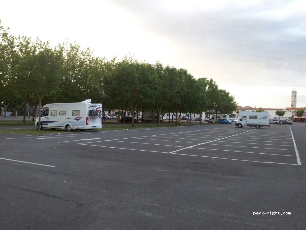 (17310) Saint-Pierre-d'Oléron - Place Gambetta — foto