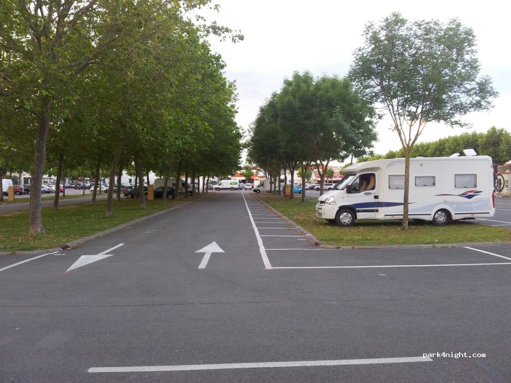 (17310) Saint-Pierre-d'Oléron - Place Gambetta — foto 2