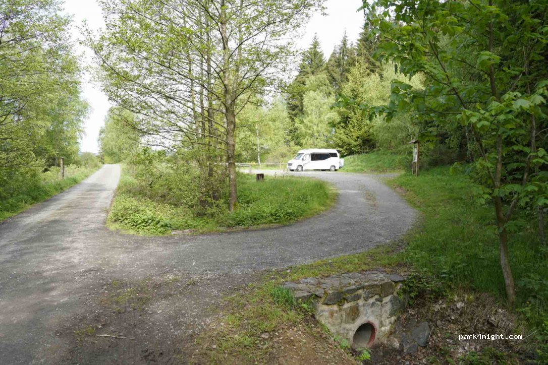 (345 25) Rybník - — foto