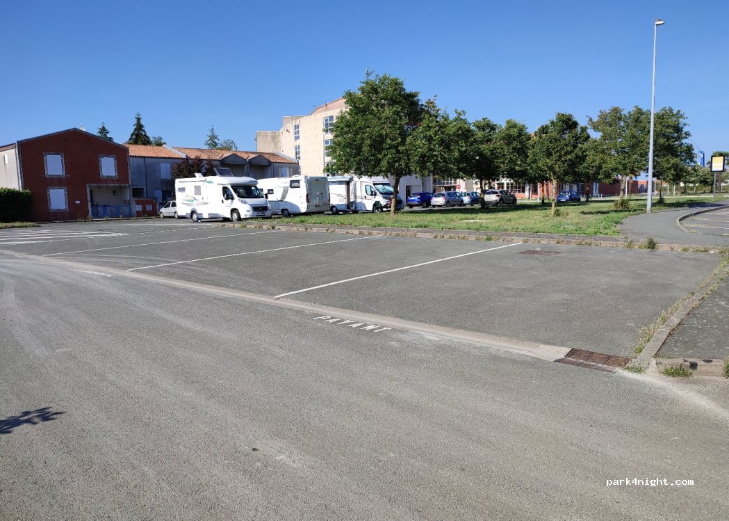 (17300) Rochefort - 30-42 Avenue Marcel Dassault — foto 3