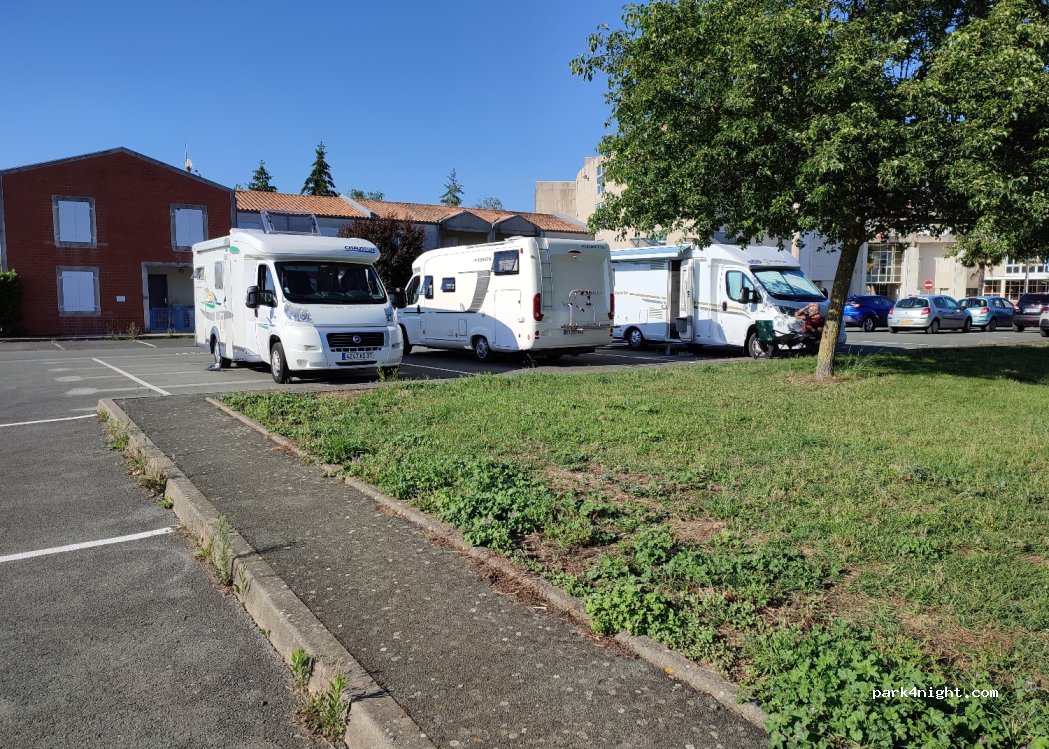 (17300) Rochefort - 30-42 Avenue Marcel Dassault — foto 4