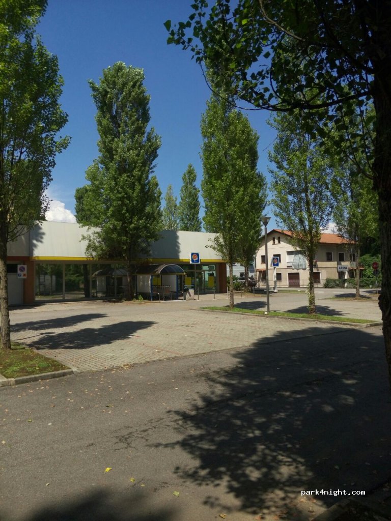(28041) Arona - Via Fratelli Cervi — foto