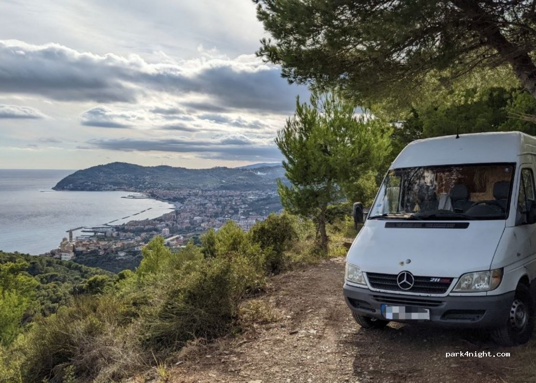 (18010) Cervo - Unnamed road — foto