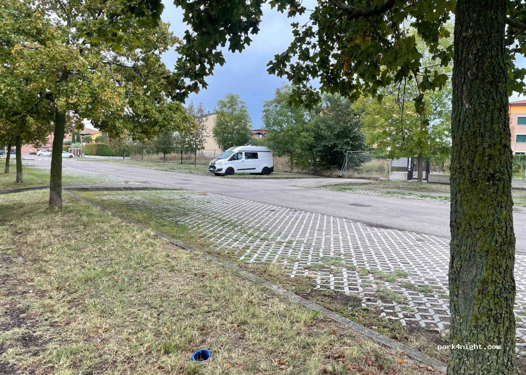 (42123) Reggio Emilia - 12 Via Serge Reggiani — foto