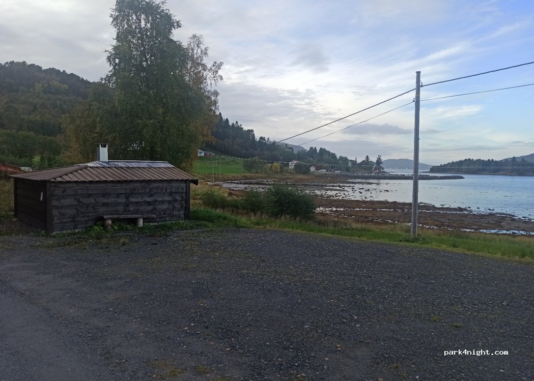(6531) Hendholmen - 844 Kvernesveien — foto