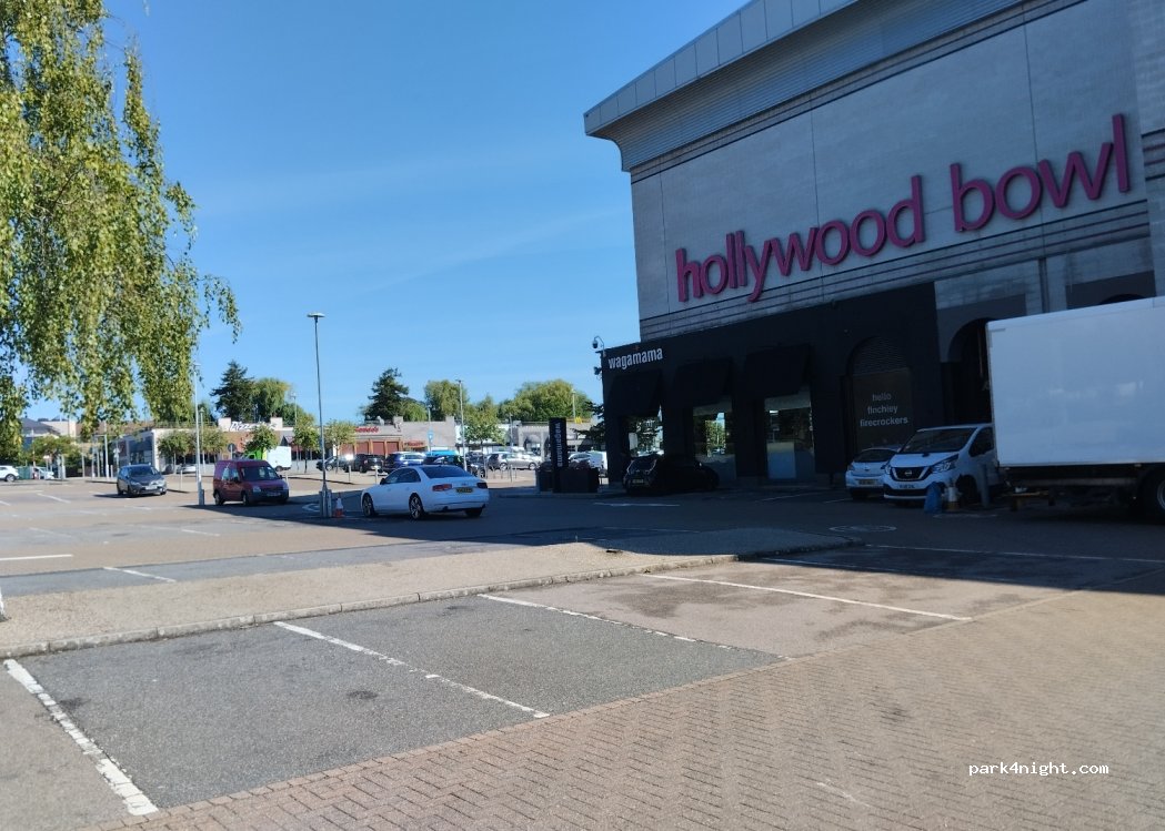 (N12 0GL) London - Leisure Way High Rd — foto