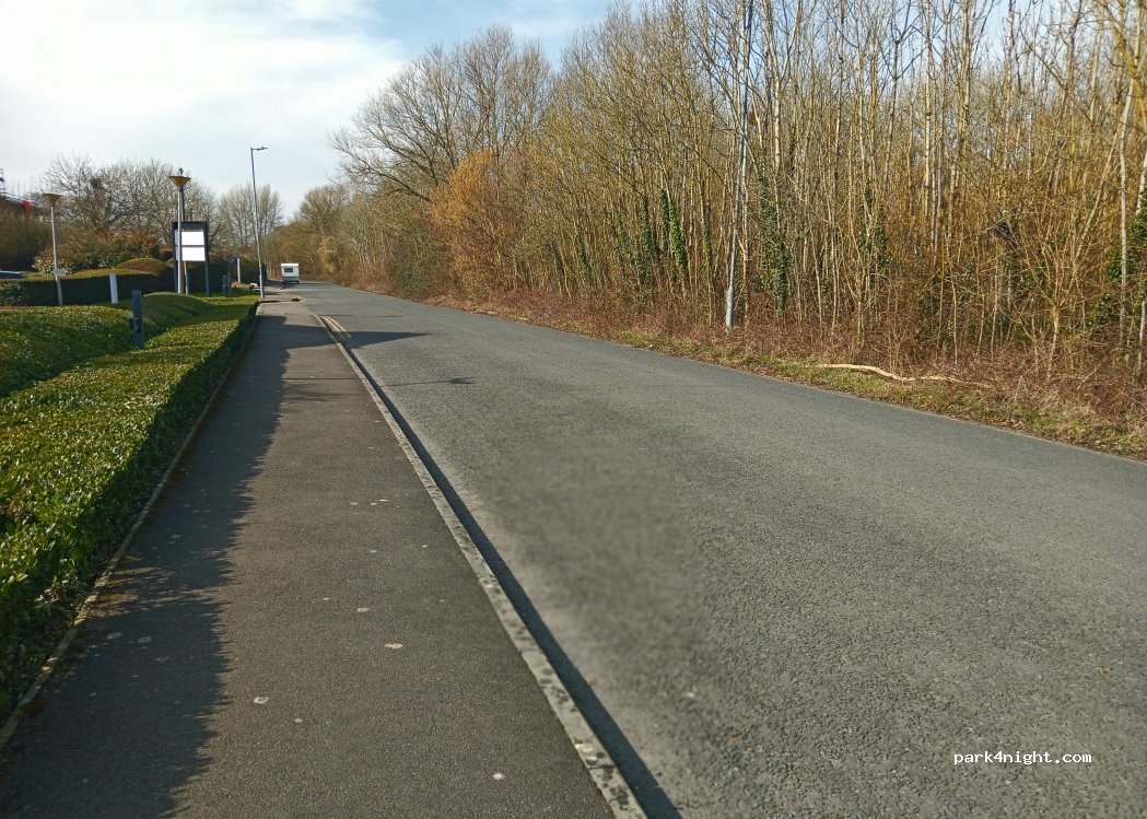 (SN14 0GB) Corsham - 2 Methuen Park — foto 3