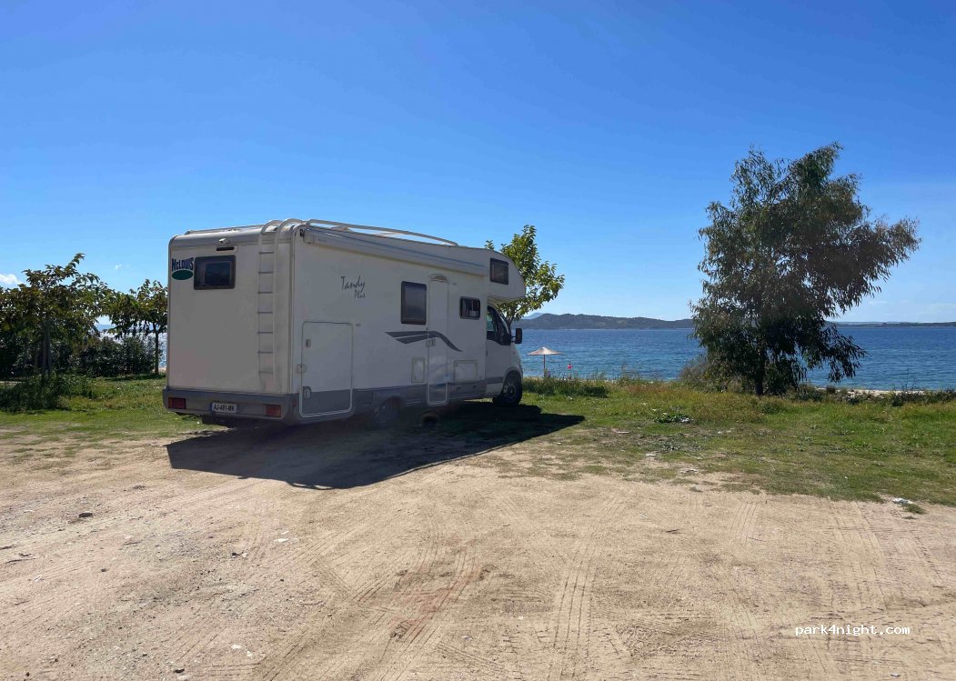 (630 75) Ouranoupoli - Unnamed Road — foto 2