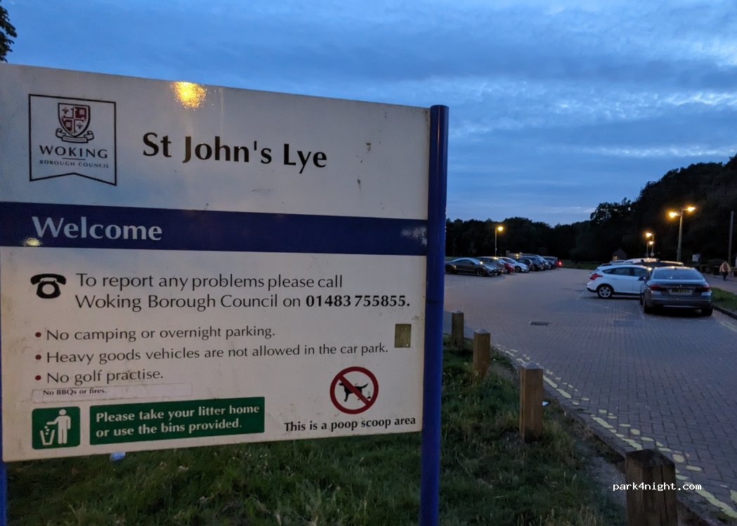 (GU21 7SQ) Woking - Unnamed road — foto
