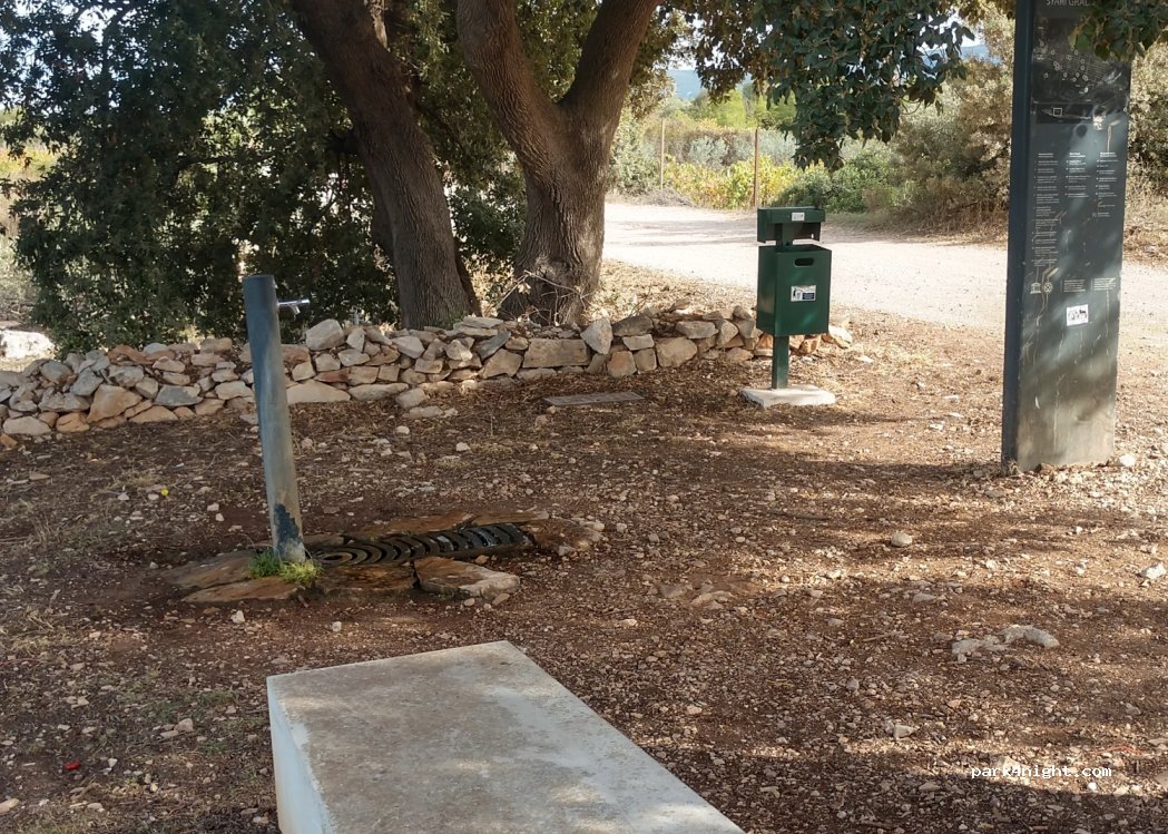 (21460) Stari Grad - Unnamed Road — foto 2