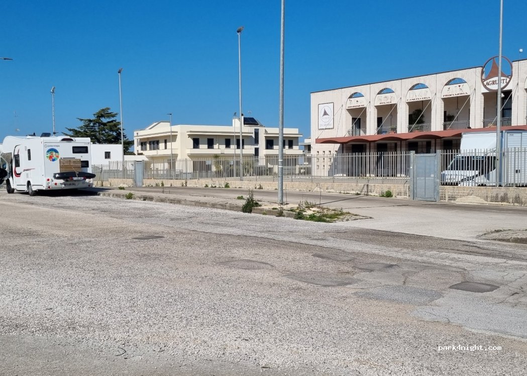 (70011) Alberobello - 8 Viale Luigi Einaudi — foto 3