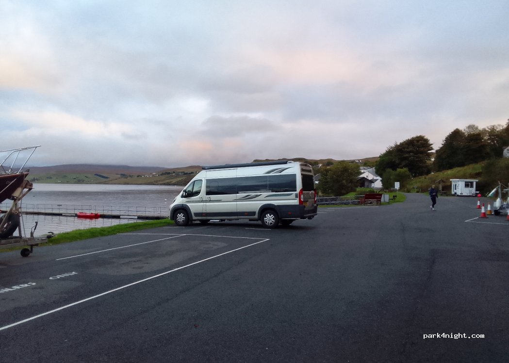 (IV47) Carbost - Unnamed Road — foto