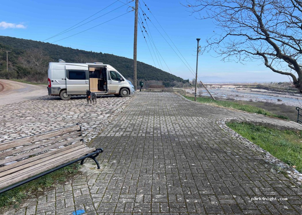 (420 32) Tríkala - Unnamed Road — foto 2