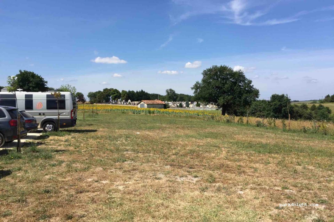(16390) Aubeterre-sur-Dronne - Chemin du Cimetière — foto 2