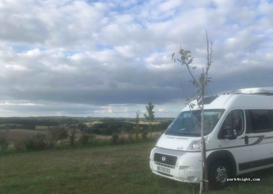 (16390) Aubeterre-sur-Dronne - Chemin du Cimetière — foto 3