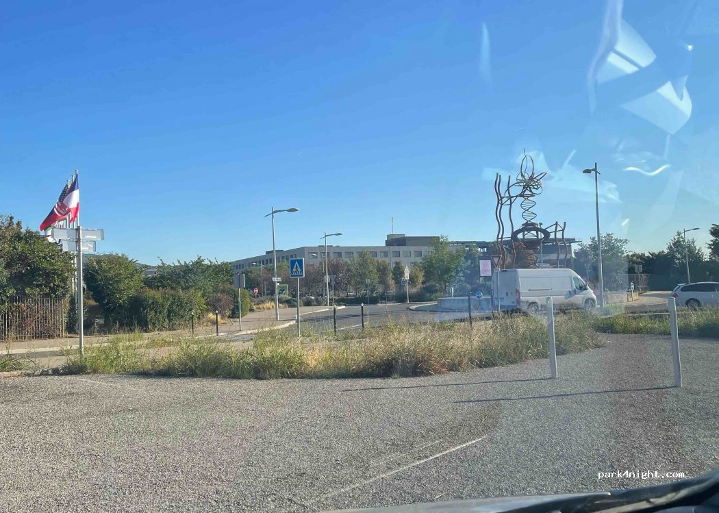 (04100) Manosque - Chem. Auguste Girard — foto 2
