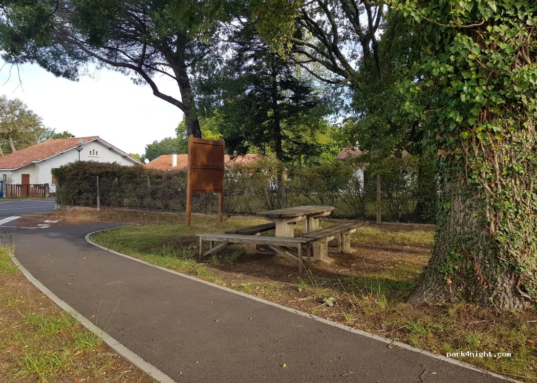 (40260) Castets - 73 Rue du Stade — foto 3