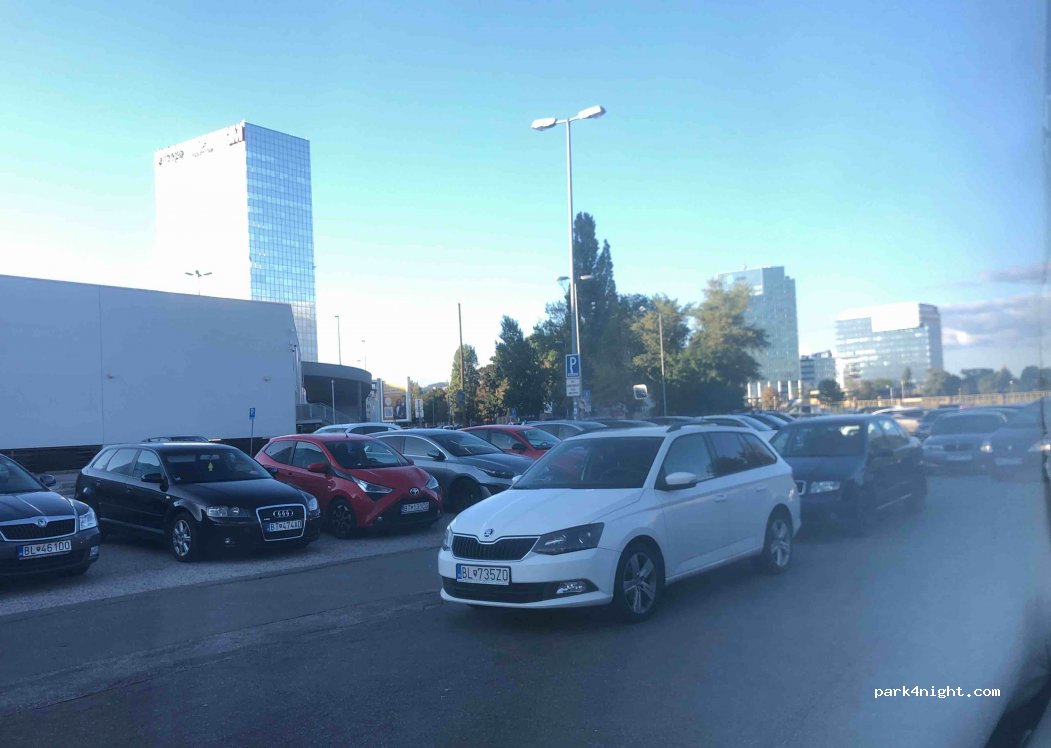 (831 04) Bratislava - 10 Junácka — foto