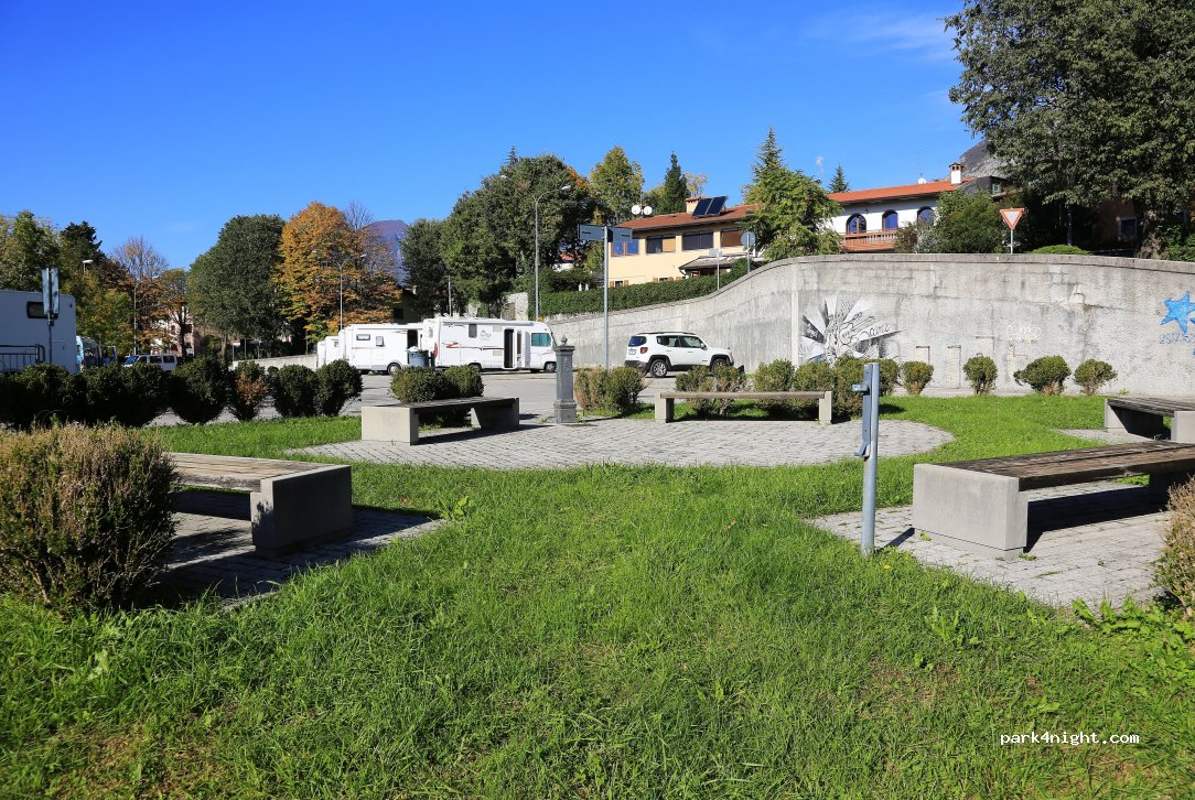 (33013) Gemona - Piazzale Monsignore Battista Monai — foto