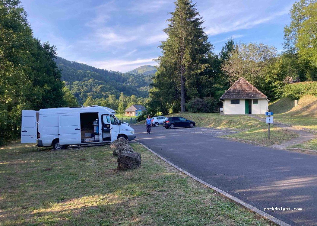(15800) Vic-sur-Cère - Unnamed Road — foto