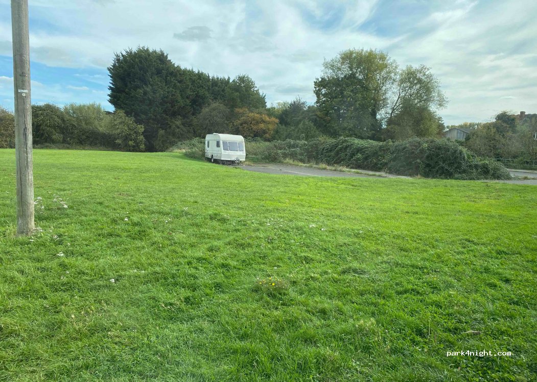 (SN12 8AW) Melksham - Riverside Dr — foto