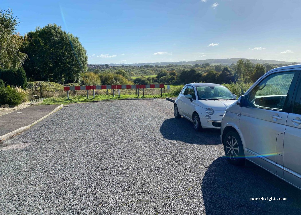 (SN15 2SD) Chippenham - 2 Saint Lukes Drive — foto