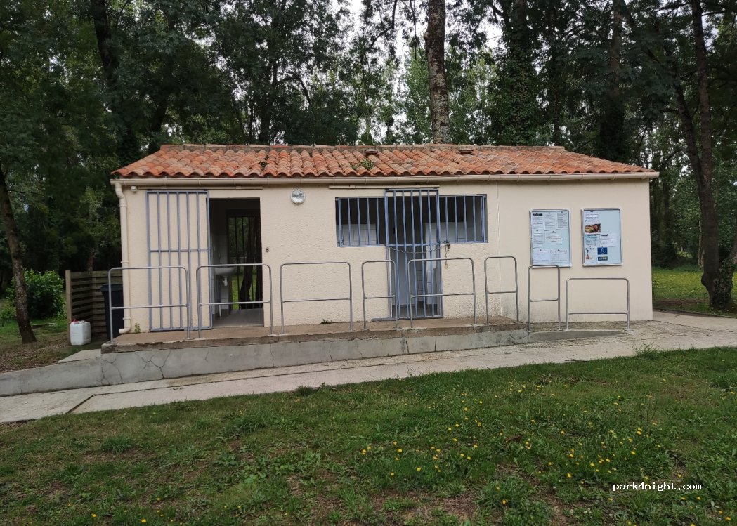 Aire naturelle de camping — foto 3