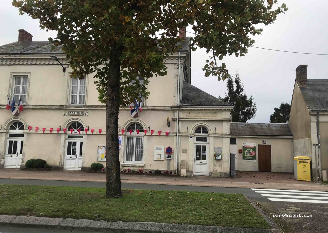 (49490) Noyant-Villages - 10 Place de la Mairie — foto 2