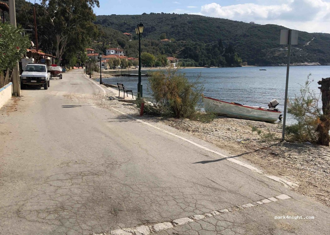 (370 06) Lefokastro - Unnamed Road — foto