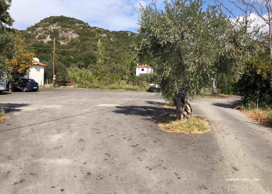 (370 06) Lefokastro - Unnamed Road — foto 3