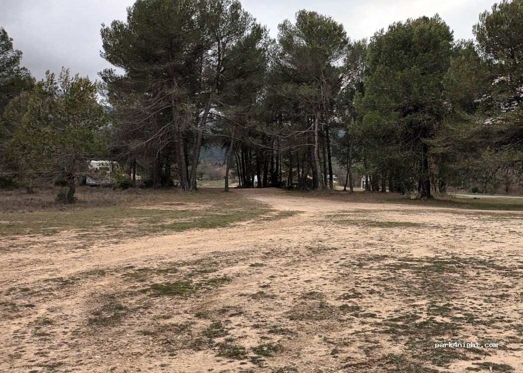 (83136) Mazaugues - D64 — foto 3