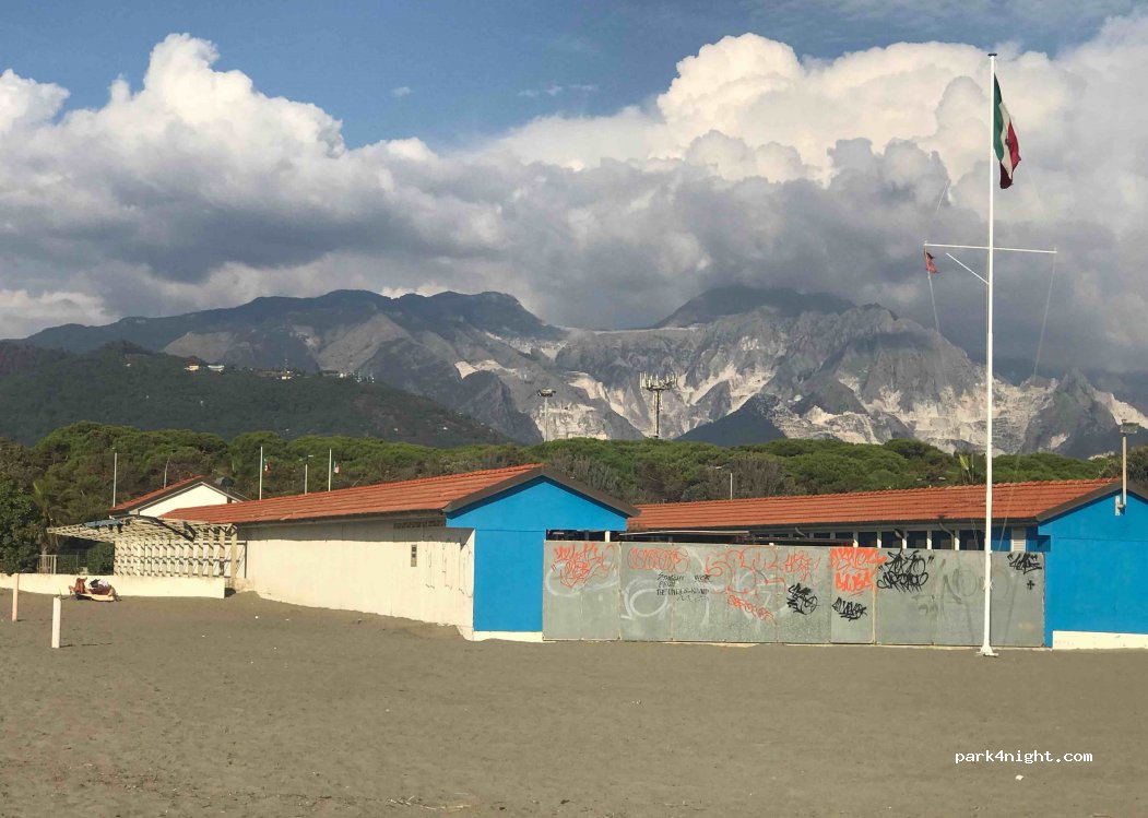 (54033) Marina di Carrara - n 68 Viale Amerigo Vespucci — foto