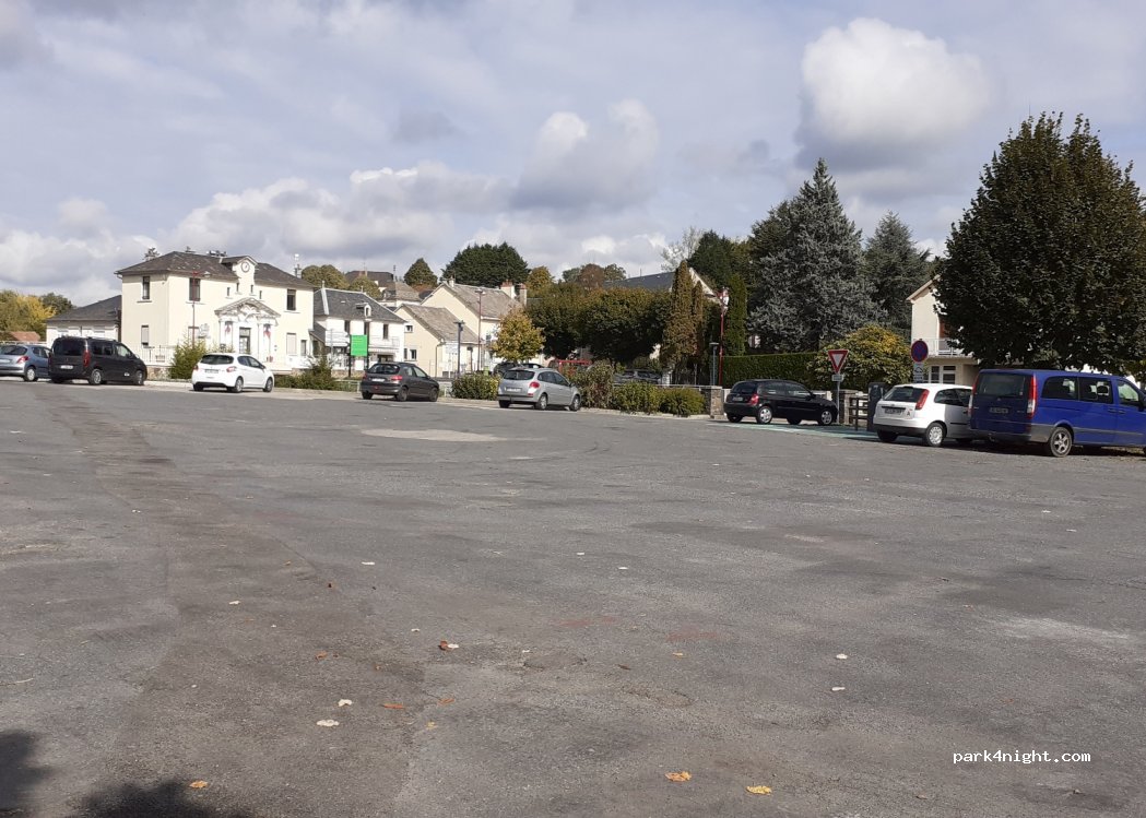 (12430) Villefranche-de-Panat - 3 Avenue de l'Alrance — foto 3