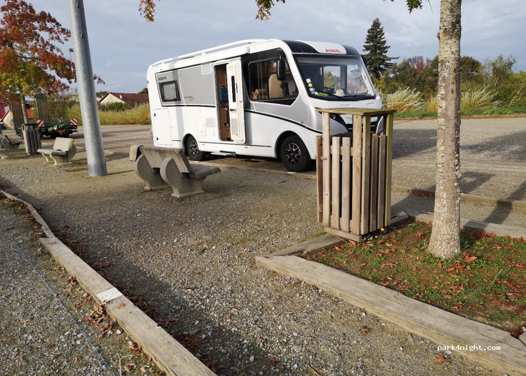 (40360) Pomarez - 200 Avenue du Stade — foto